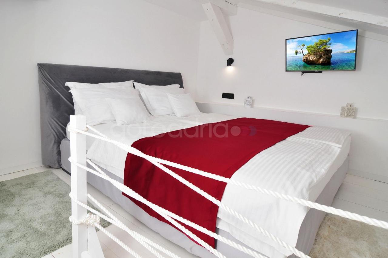 Beachfront Deluxe Makarska